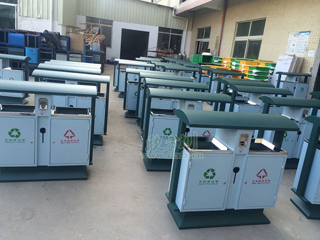 涪陵區(qū)采購(gòu)欣方圳鋼制戶(hù)外垃圾桶 投入到24個(gè)鄉(xiāng)鎮(zhèn)使用